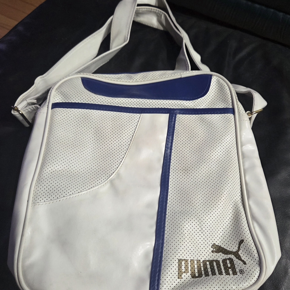 #56 - Puma Men's Bag in White and Blue Adjustable Strap. Great For Outings